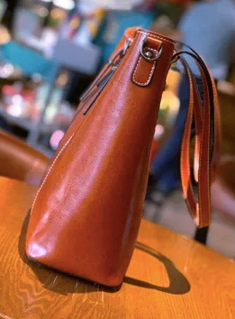 SGBQIA55-802 Oil Waxed Handbag Light Brown