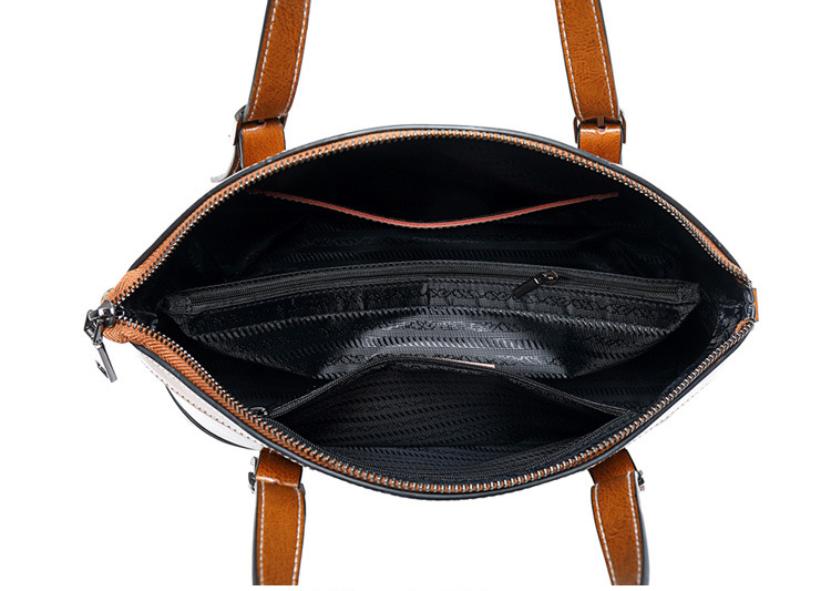 882 Oil Waxed Handbag Light Brown
