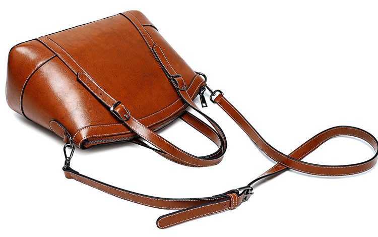 882 Oil Waxed Handbag Light Brown